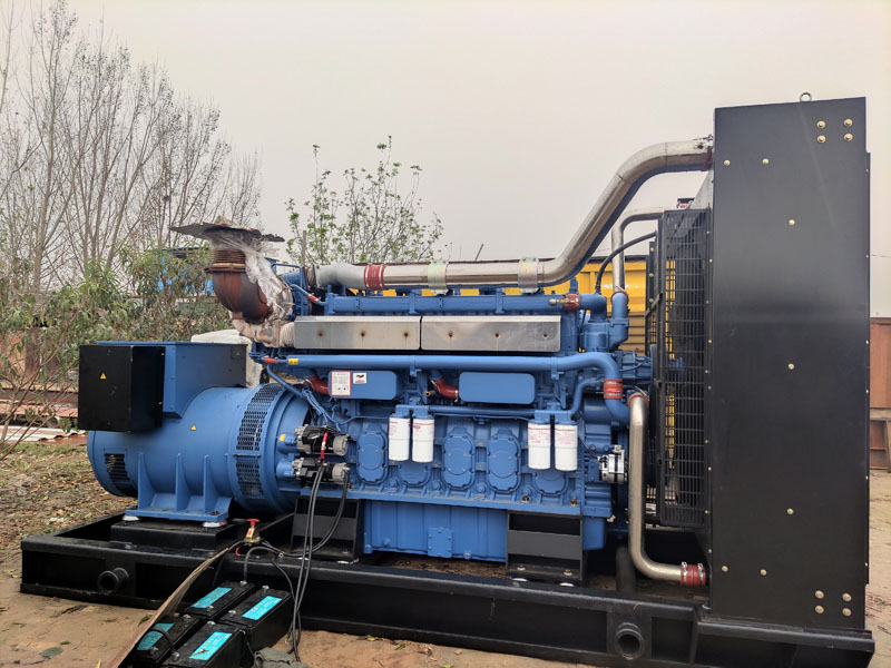 城口柴油发电机组更换机油时，应遵循哪些步骤？